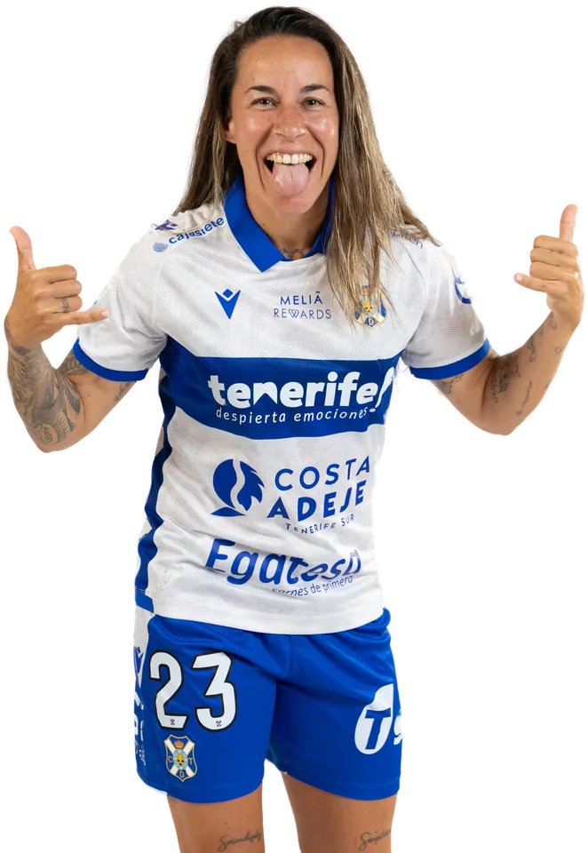 Raquel Peña levantando los pulgares